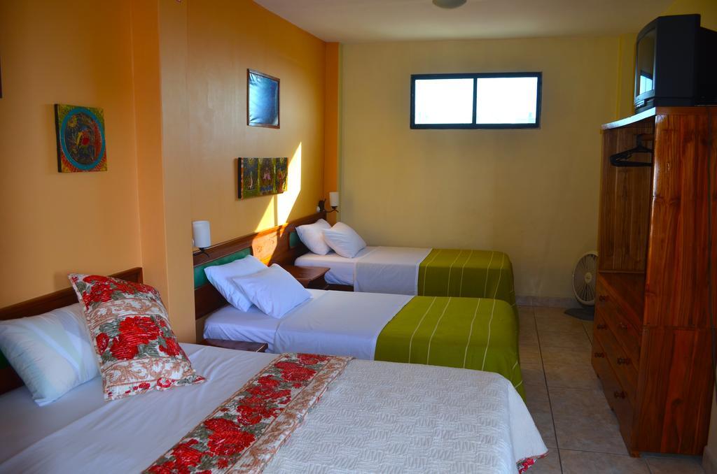 Dolphin House Hotel Puerto Baquerizo Moreno Buitenkant foto