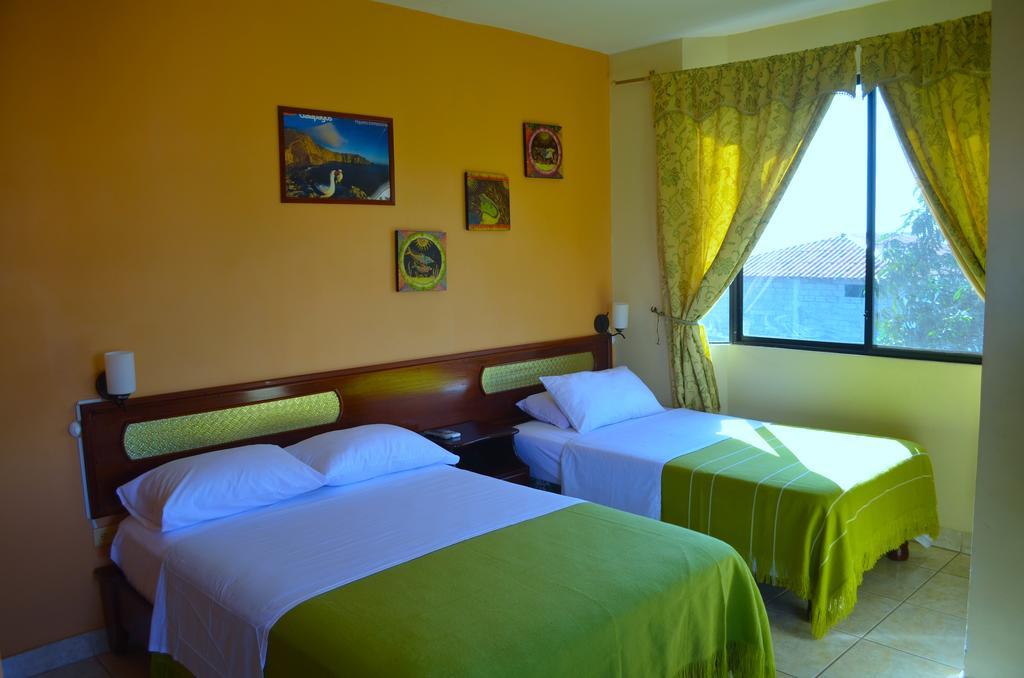 Dolphin House Hotel Puerto Baquerizo Moreno Buitenkant foto