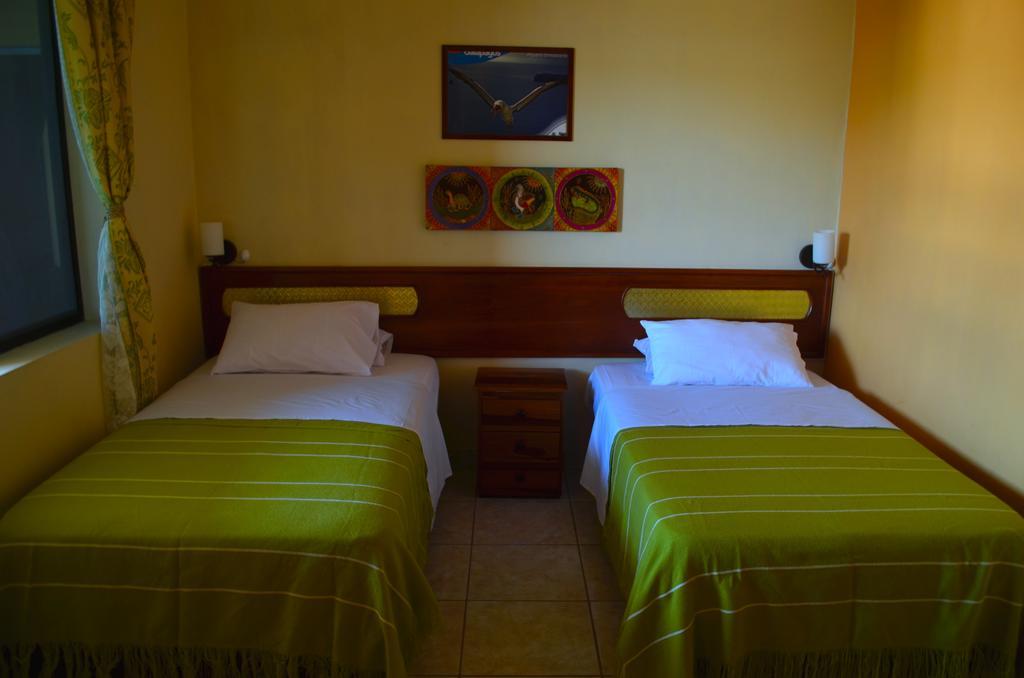 Dolphin House Hotel Puerto Baquerizo Moreno Buitenkant foto