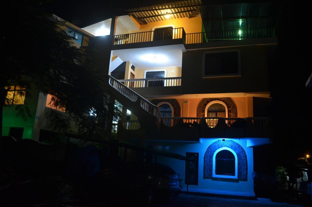 Dolphin House Hotel Puerto Baquerizo Moreno Buitenkant foto