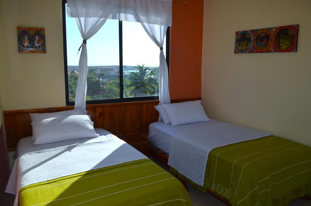 Dolphin House Hotel Puerto Baquerizo Moreno Buitenkant foto